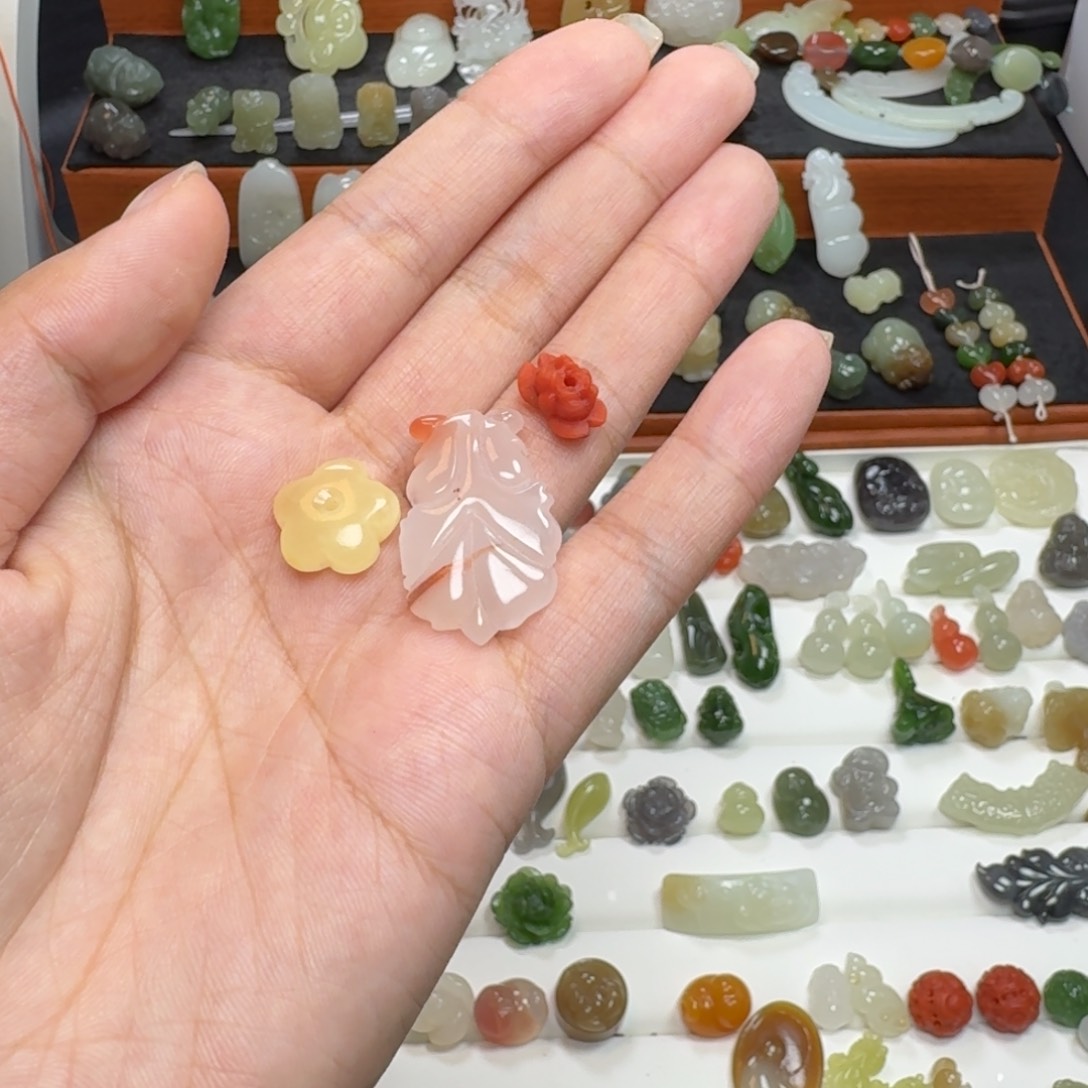 和田玉未镶嵌颈饰◆****ㄣ