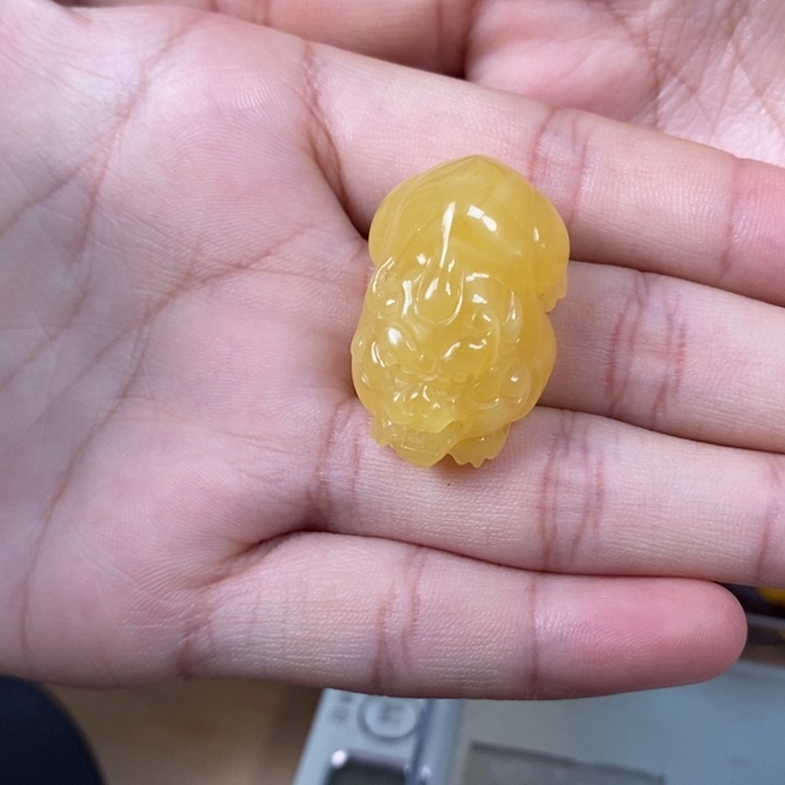 琥珀裸石未镶嵌貔貅