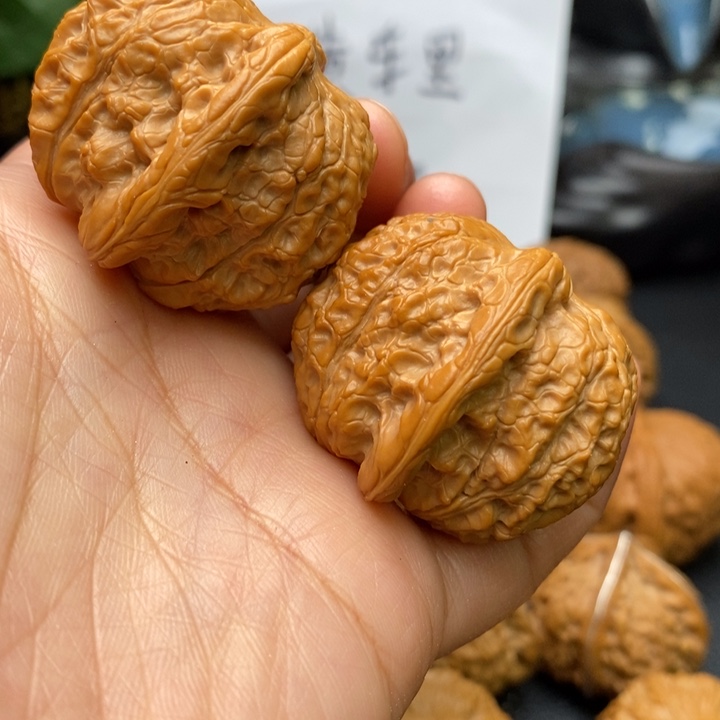 文玩核桃吊坠血麒麟39尺