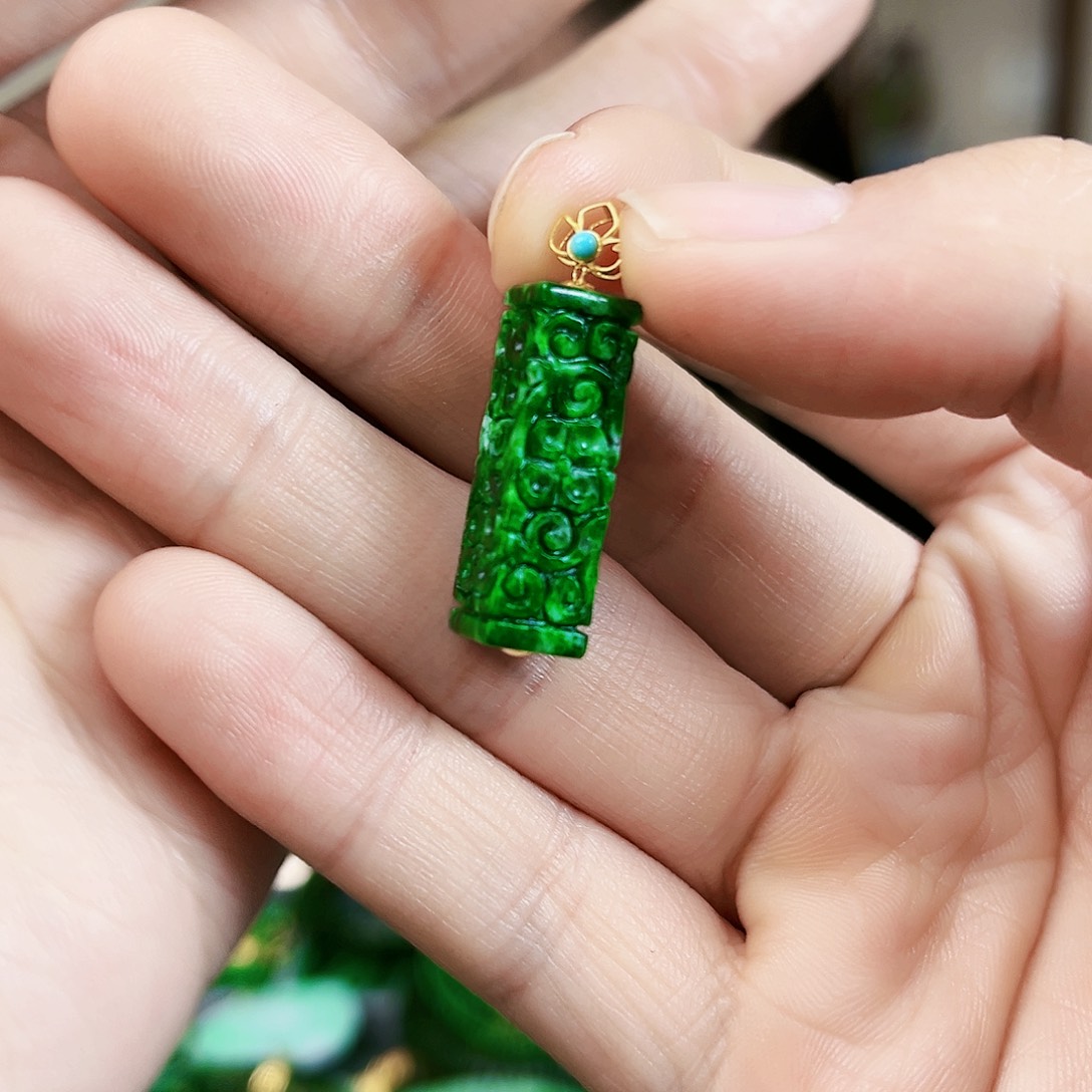 翡翠颈饰18K金镶嵌吊坠