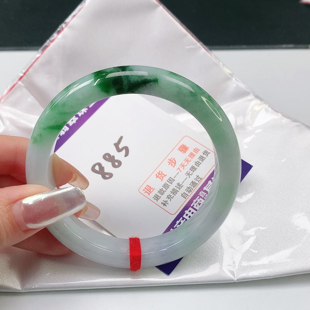 翡翠手镯未镶嵌翡翠手镯