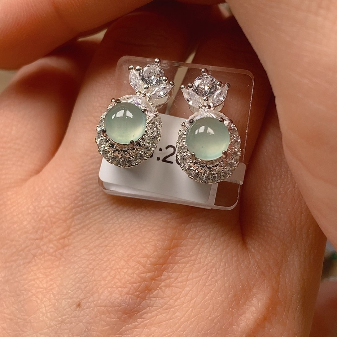 翡翠颈饰未镶嵌翡翠蛋面