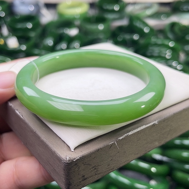 未镶嵌手镯和田玉（碧玉）