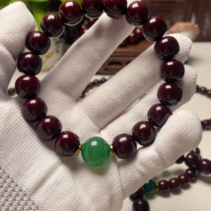 秦***东吊坠猴头核桃猴头手串