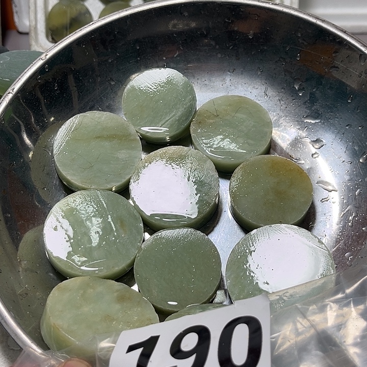 蛇纹石玉未镶嵌珠宝半成品