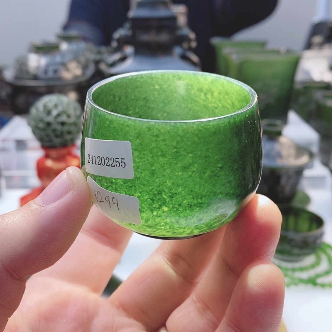 和田玉（青玉）把件未镶嵌微瑕，微瑕