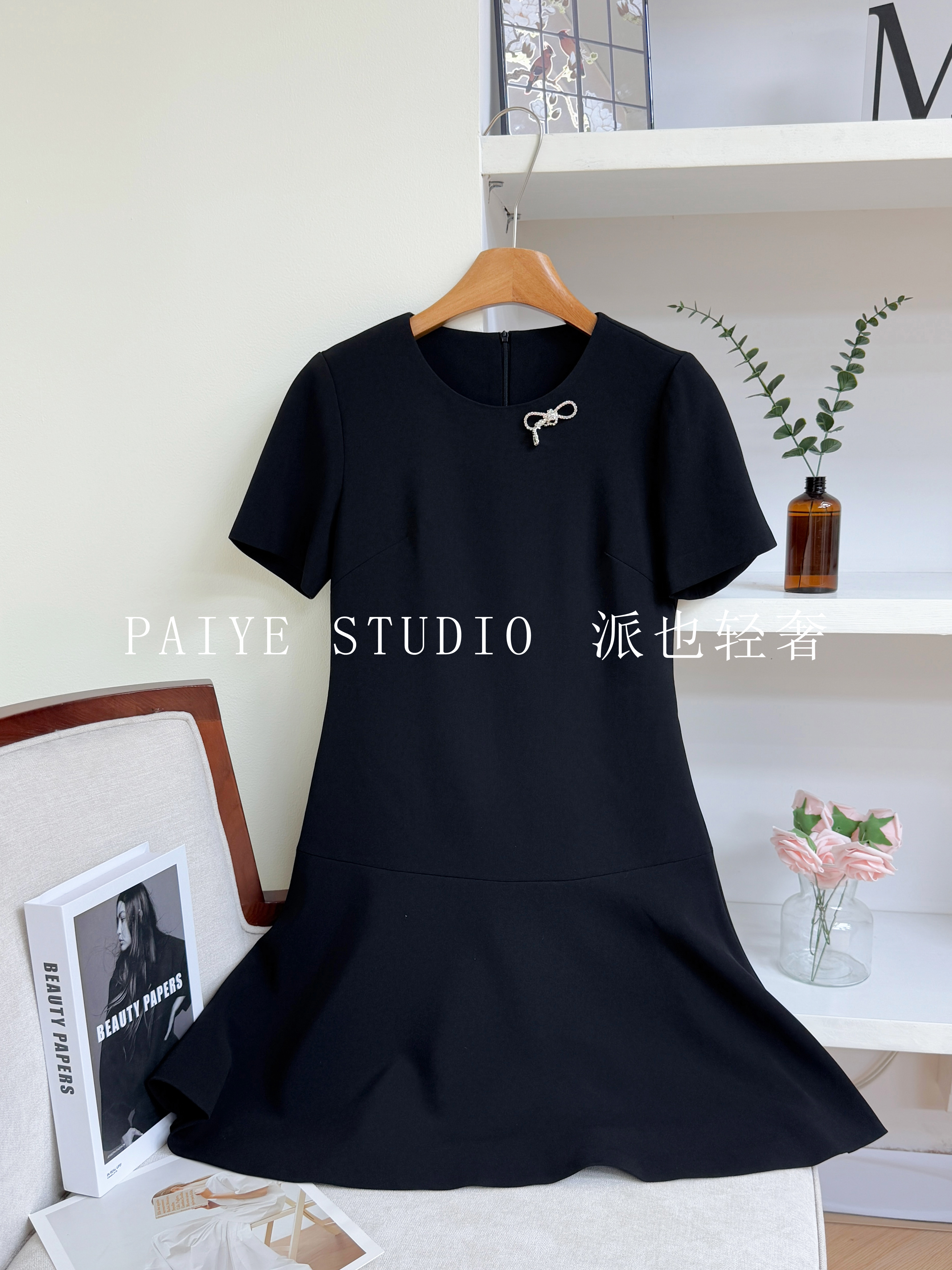 高级感设计白色连衣裙女2025新款法式圆领蝴蝶结荷叶边短裙A75195