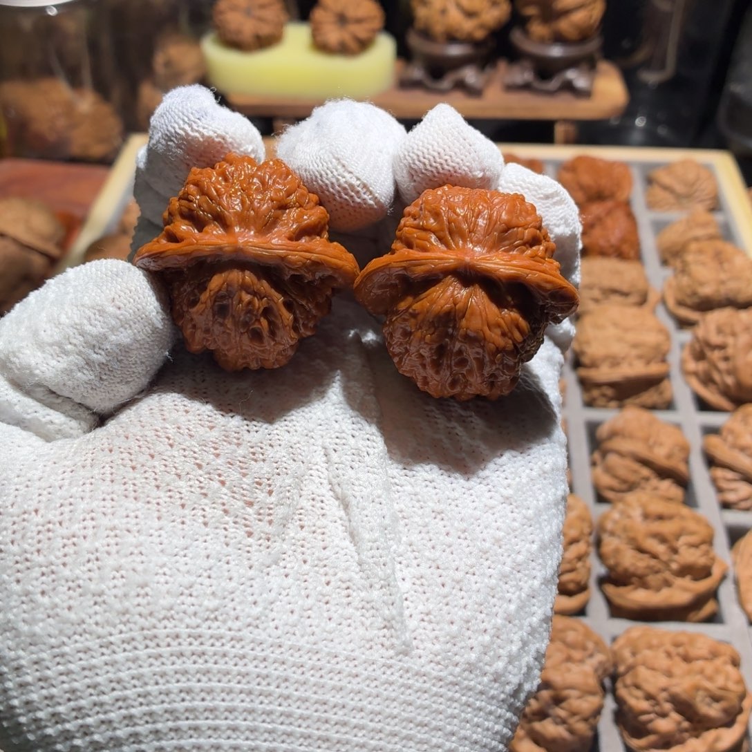 脆***”文玩核桃吊坠山地娃