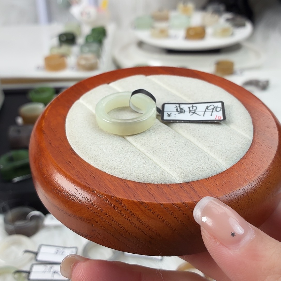 和田玉未镶嵌戒指Q20蓝皮圆切内径16.5