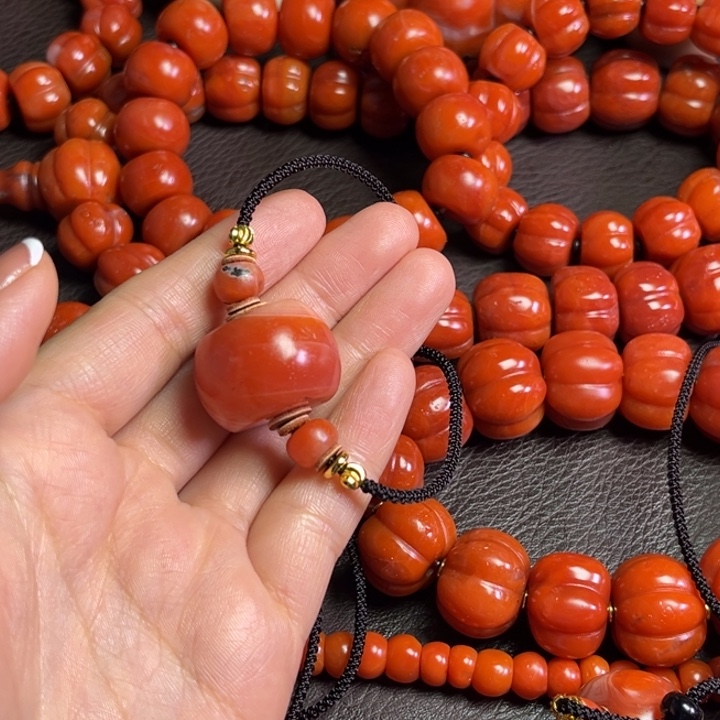 颈饰琉璃云**作琉璃…………….