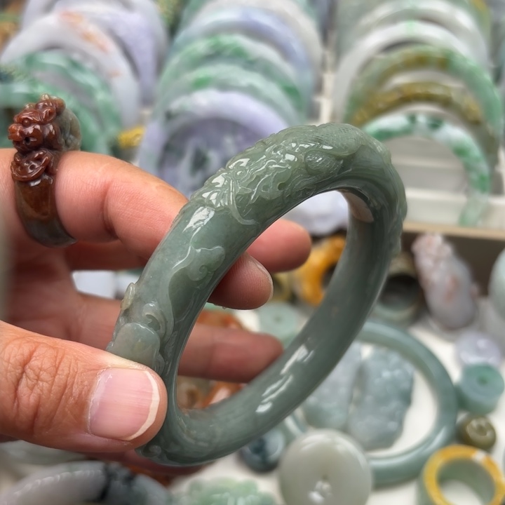 翡翠未镶嵌手镯63.8龙镯227
