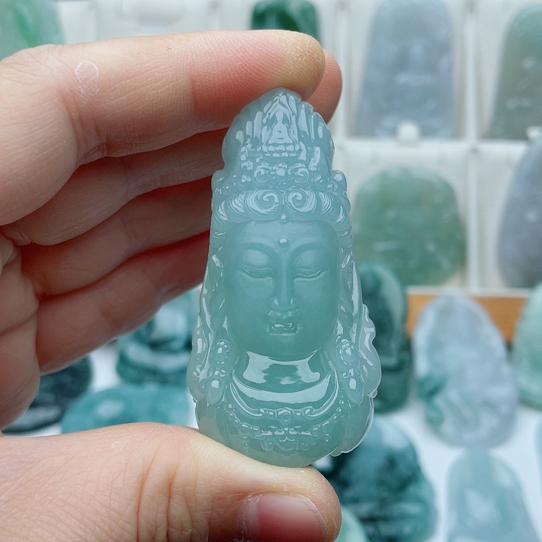 强***哥翡翠未镶嵌颈饰观音首