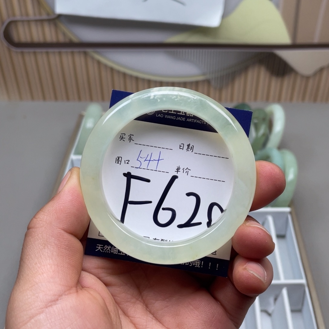 岫玉手镯手镯未镶嵌