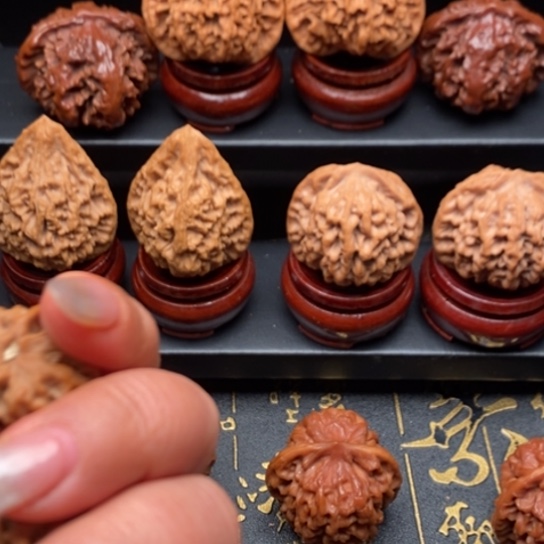 文玩核桃把件聪**塔