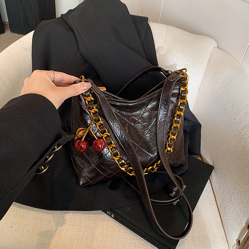 2024秋冬新款时尚百搭链条腋下包小众气质单肩包女高级感斜挎包
