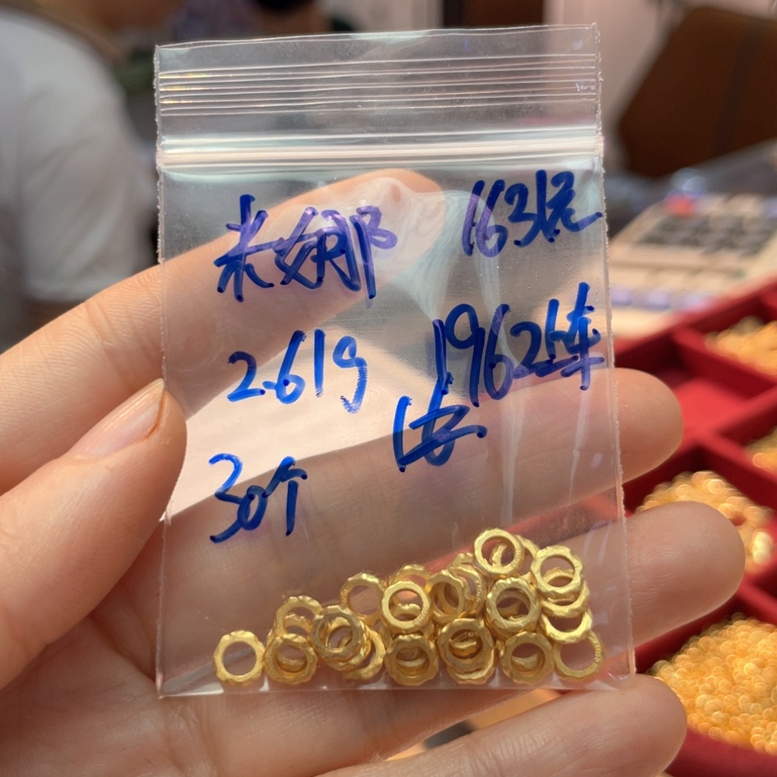 颈饰18K金镶嵌和田玉米*