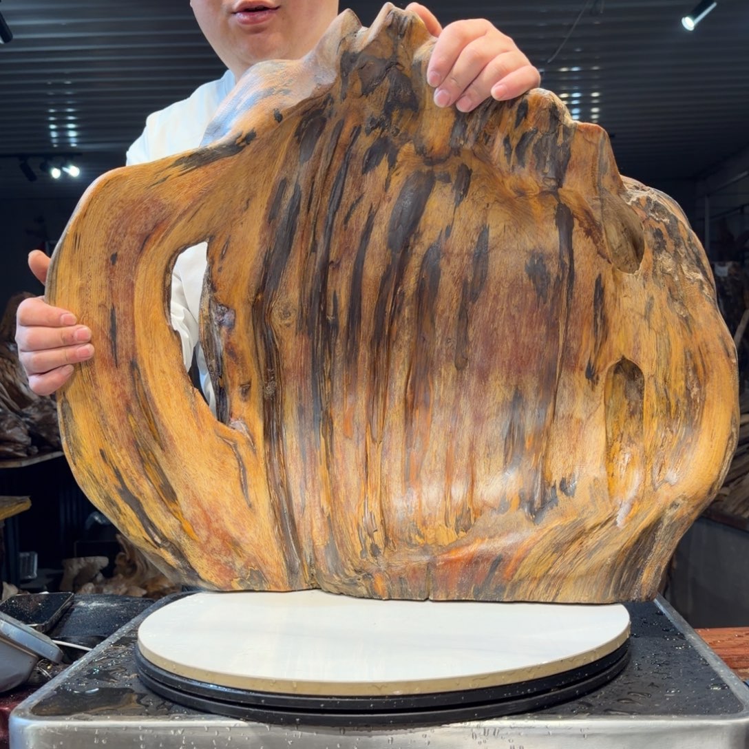 峥***3木王一刀琥珀木摆件156