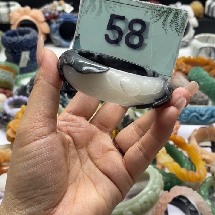 石英岩玉未镶嵌手镯