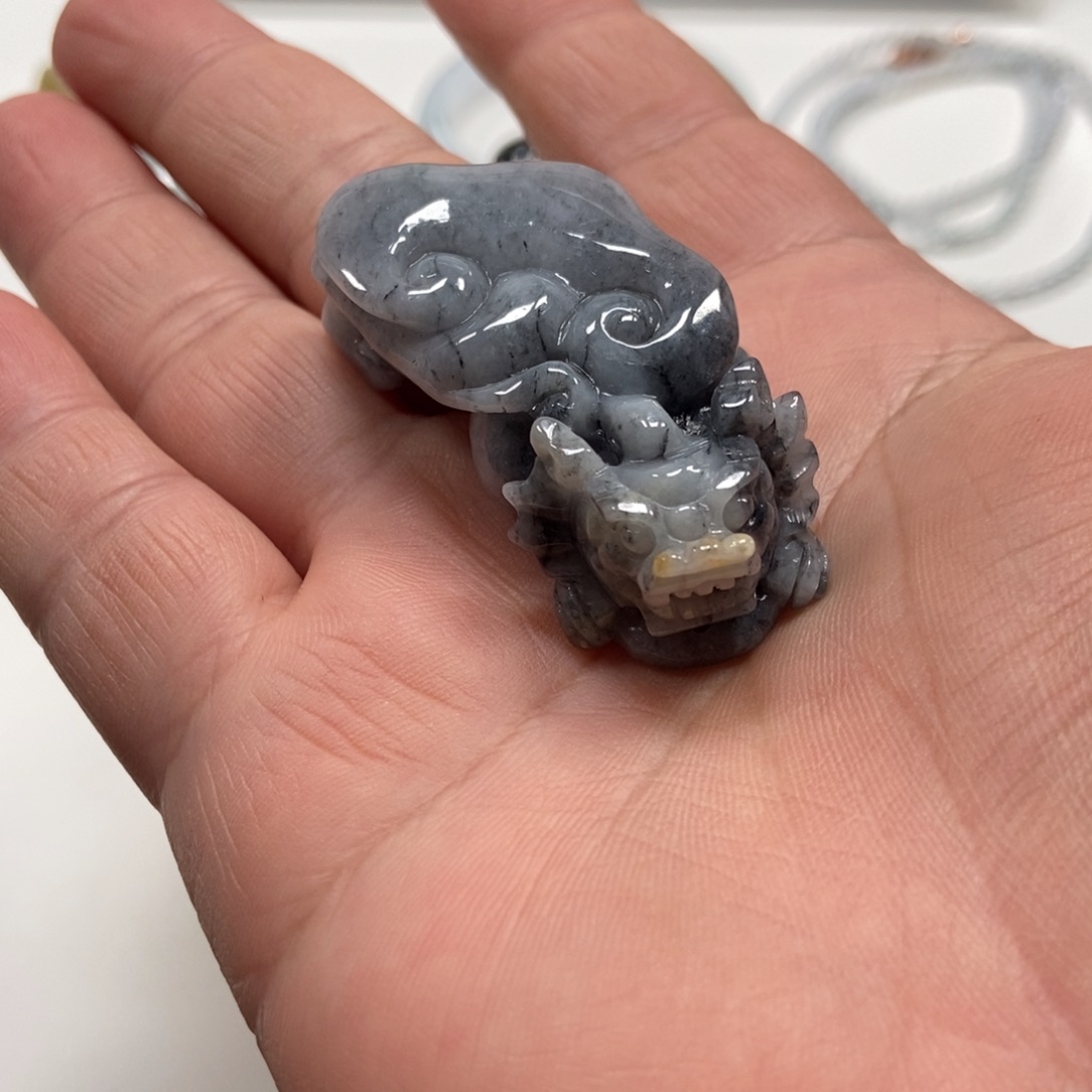 翡翠手镯未镶嵌翡翠