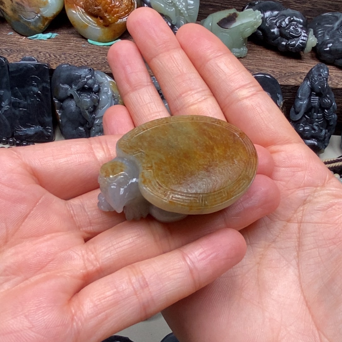 幕***僚和田玉未镶嵌颈饰