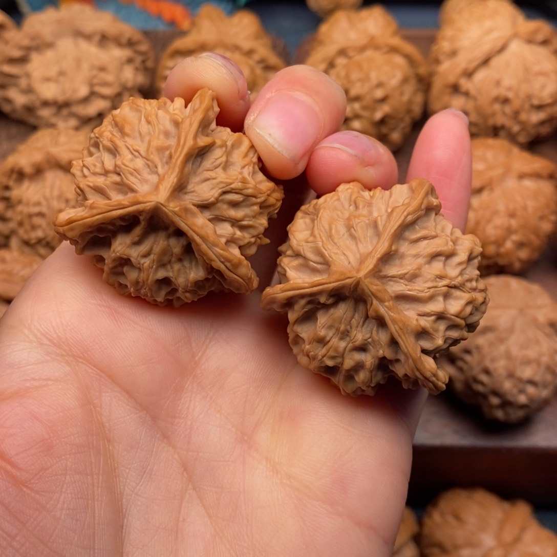 文玩核桃把件37全品，盘山正奔