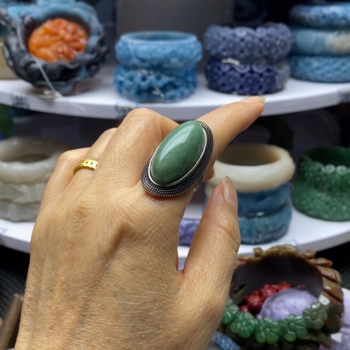 未镶嵌手镯石英岩玉