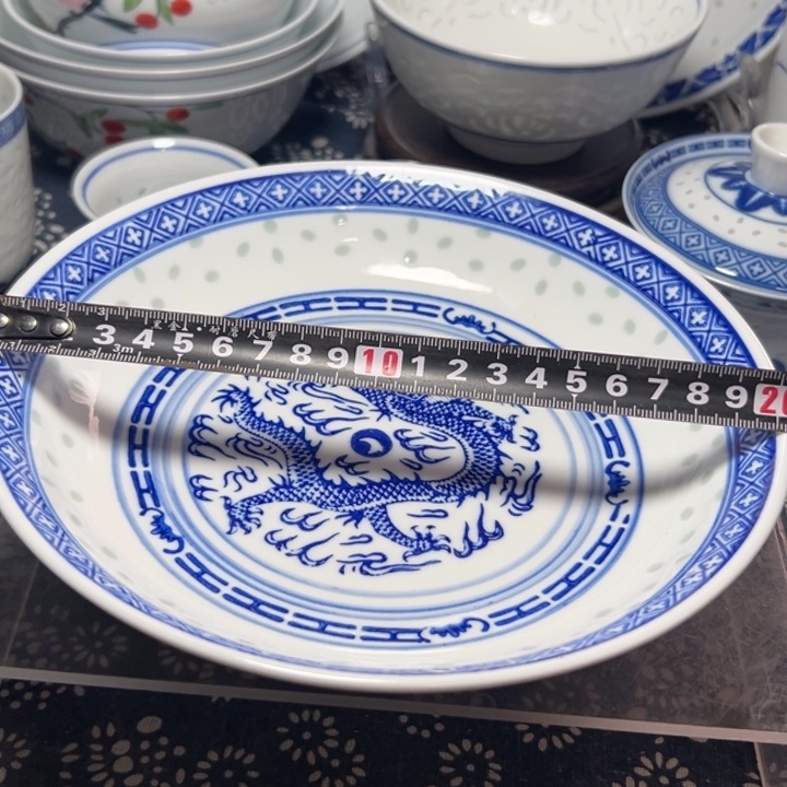 青花玲珑的8寸盘子
