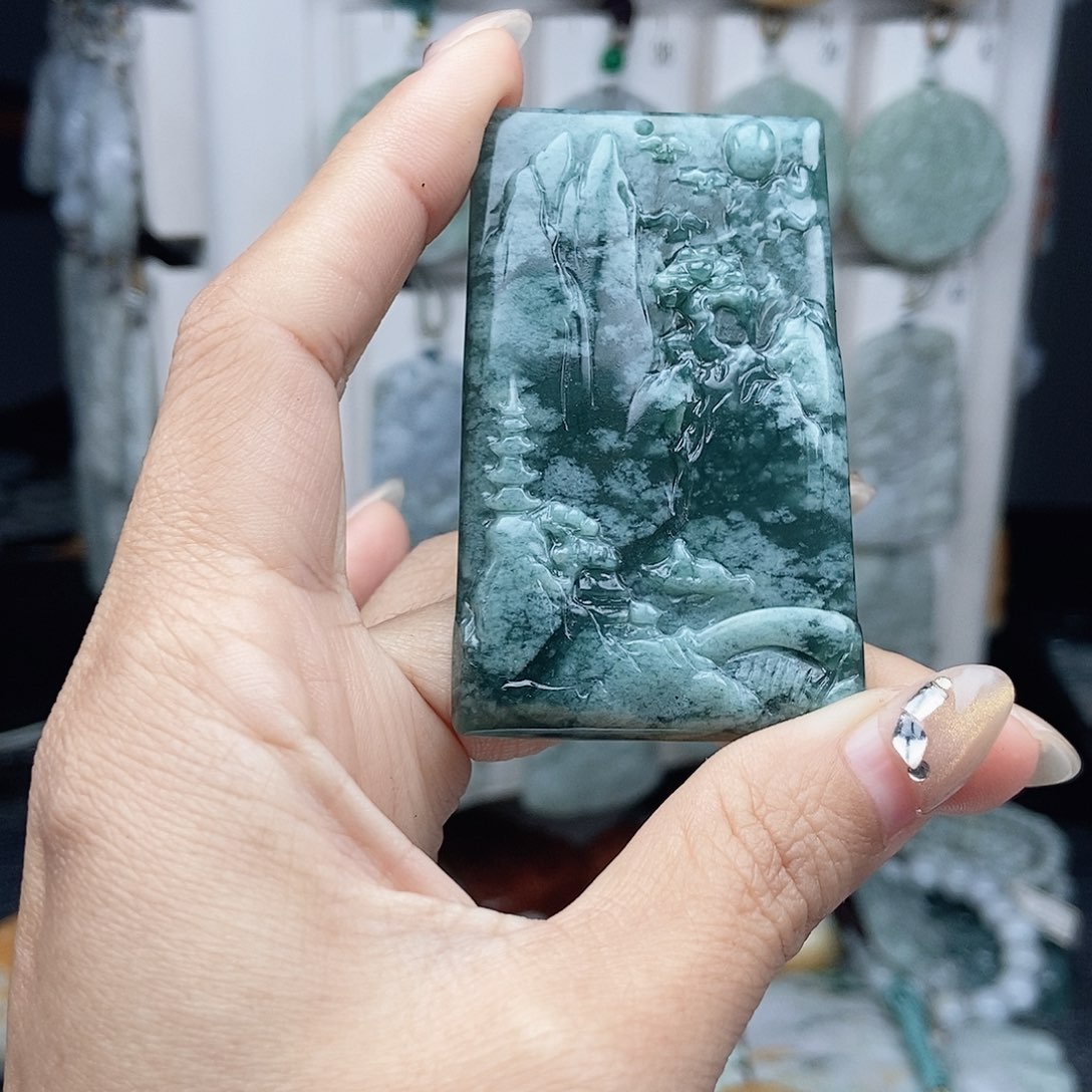 翡翠颈饰未镶嵌翡翠