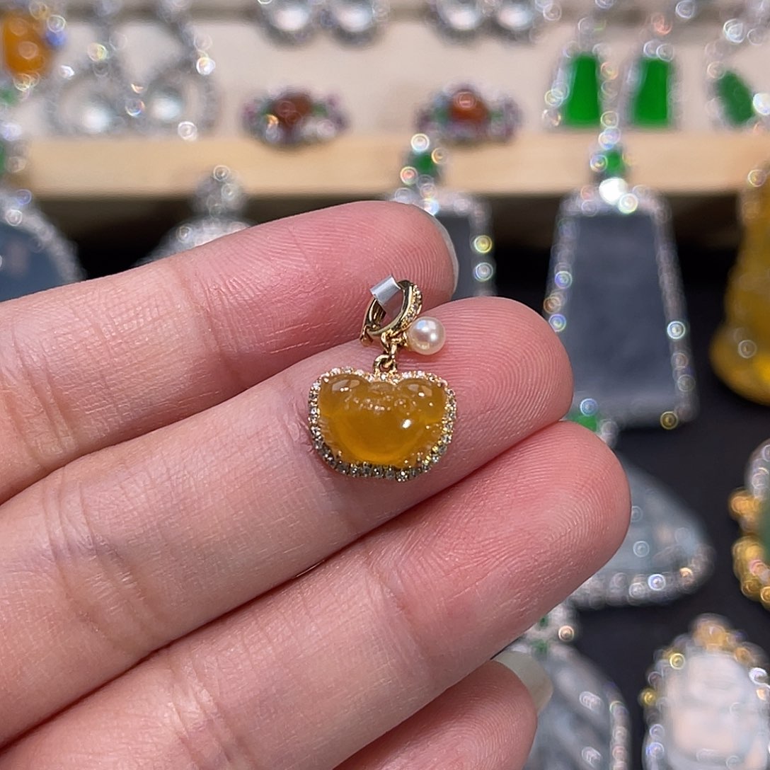 翡翠18K金镶嵌吊坠(不含链)黄翡螃蟹万能扣