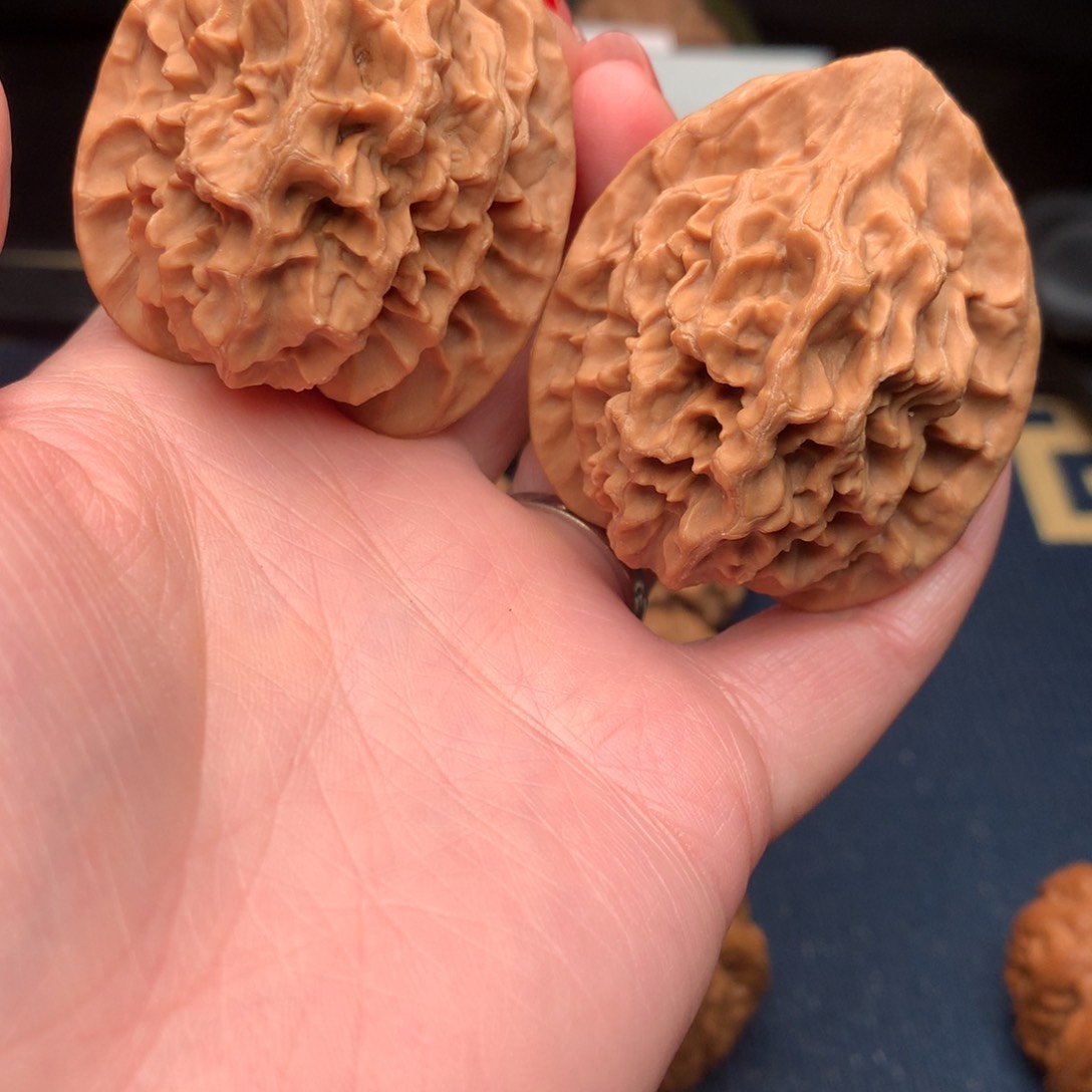 文玩核桃把件江*帝王