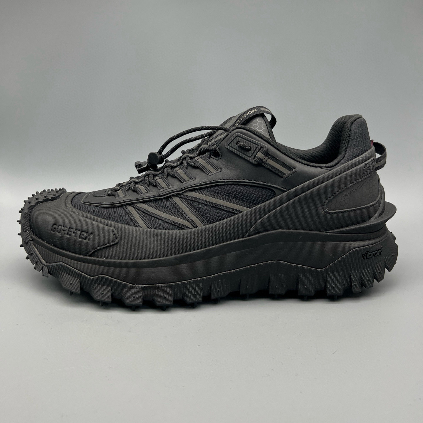 MONCLER/蒙口 mo005 黑色防滑运动鞋 时尚百搭