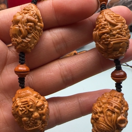 橄榄核手串雕刻工艺