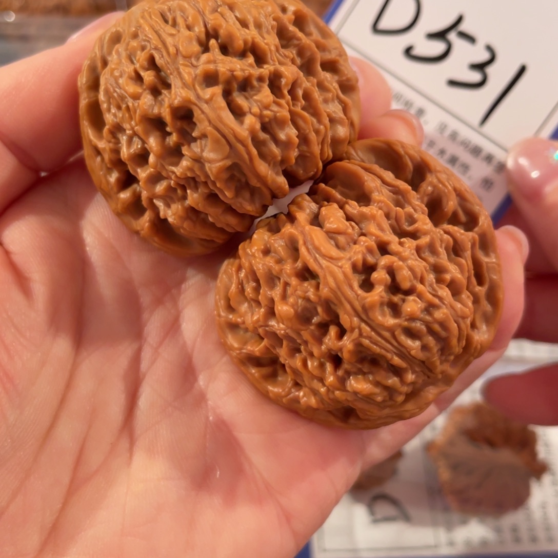 ****️文玩核桃把件D531球疆44