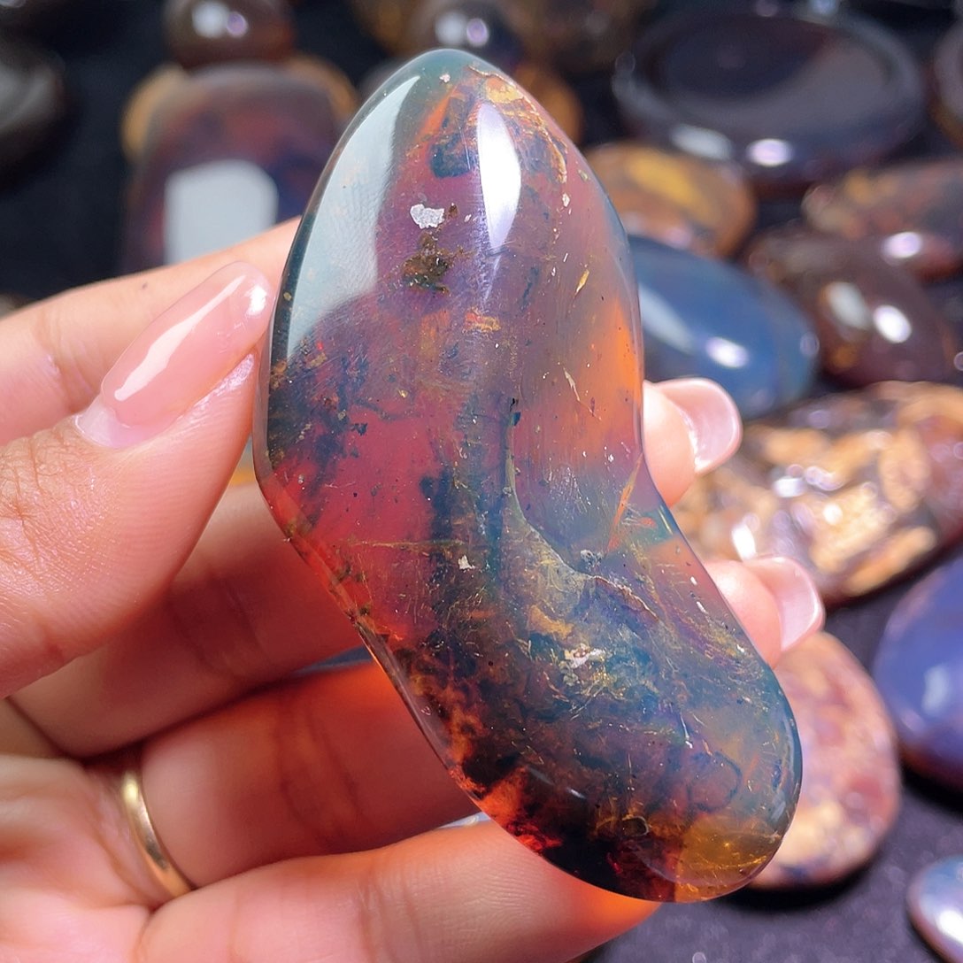 琥珀裸石未镶嵌！