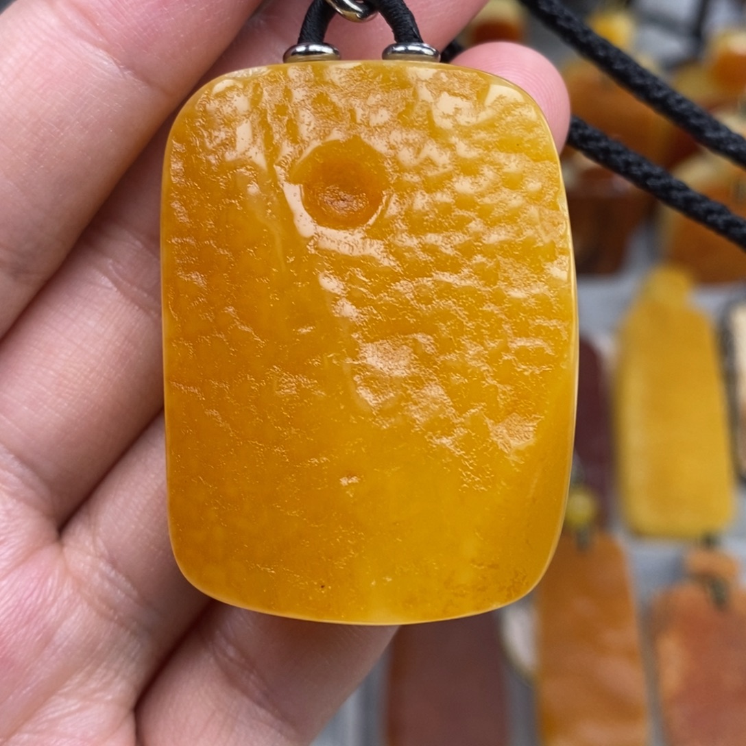 未镶嵌琥珀珠宝奇石