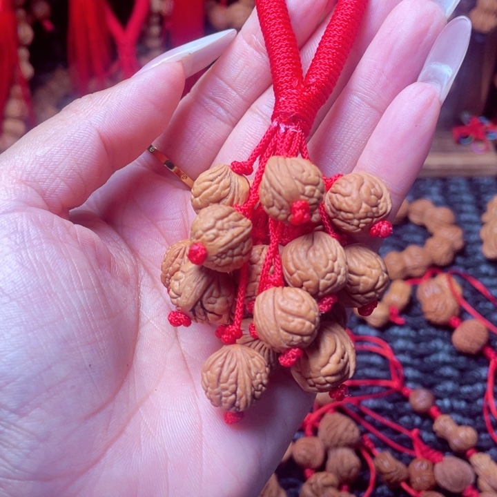 木质类龙纹桃枭挂件