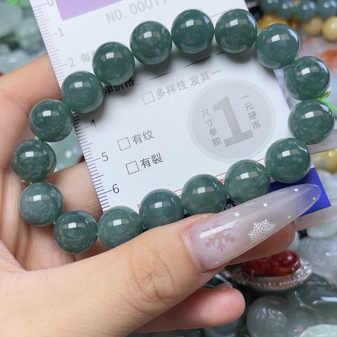 翡翠未镶嵌颈饰hhh