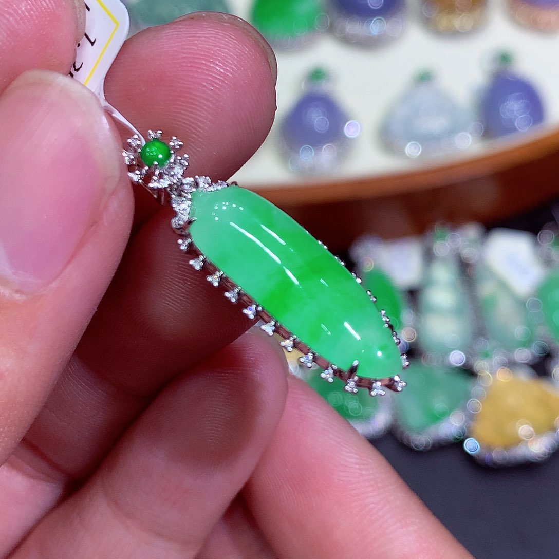 翡翠吊坠(不含链)18K金镶嵌