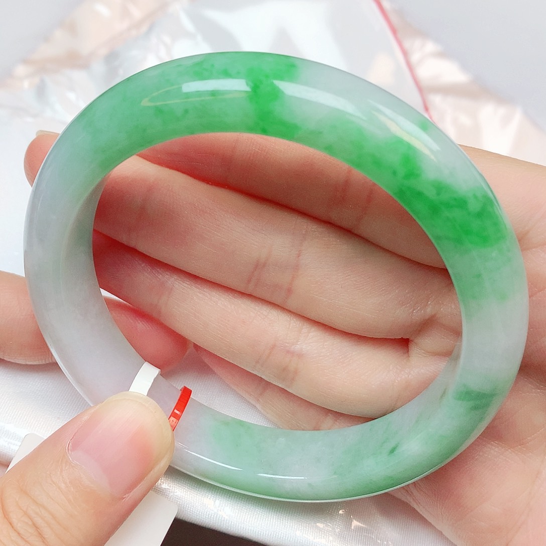 翡翠手镯未镶嵌抖音89