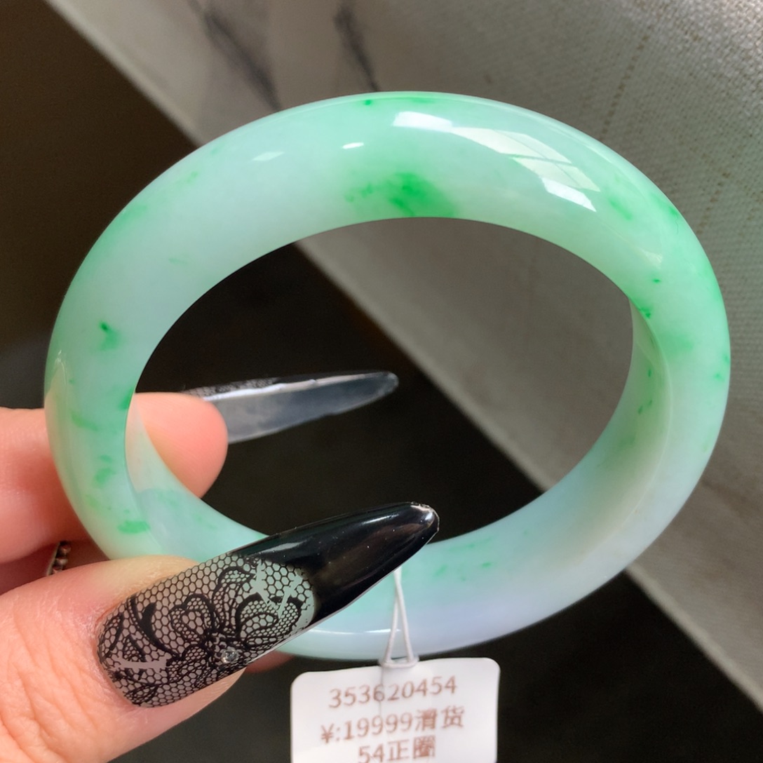 翡翠手镯未镶嵌细糯飘绿正圈