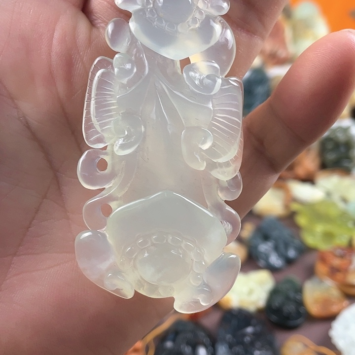 蛇纹石玉颈饰未镶嵌