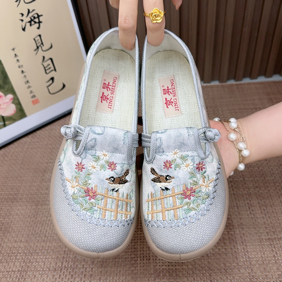 老北京布鞋女夏季新款透气浅口绣花鞋新中式汉服鞋软底舒适妈妈鞋