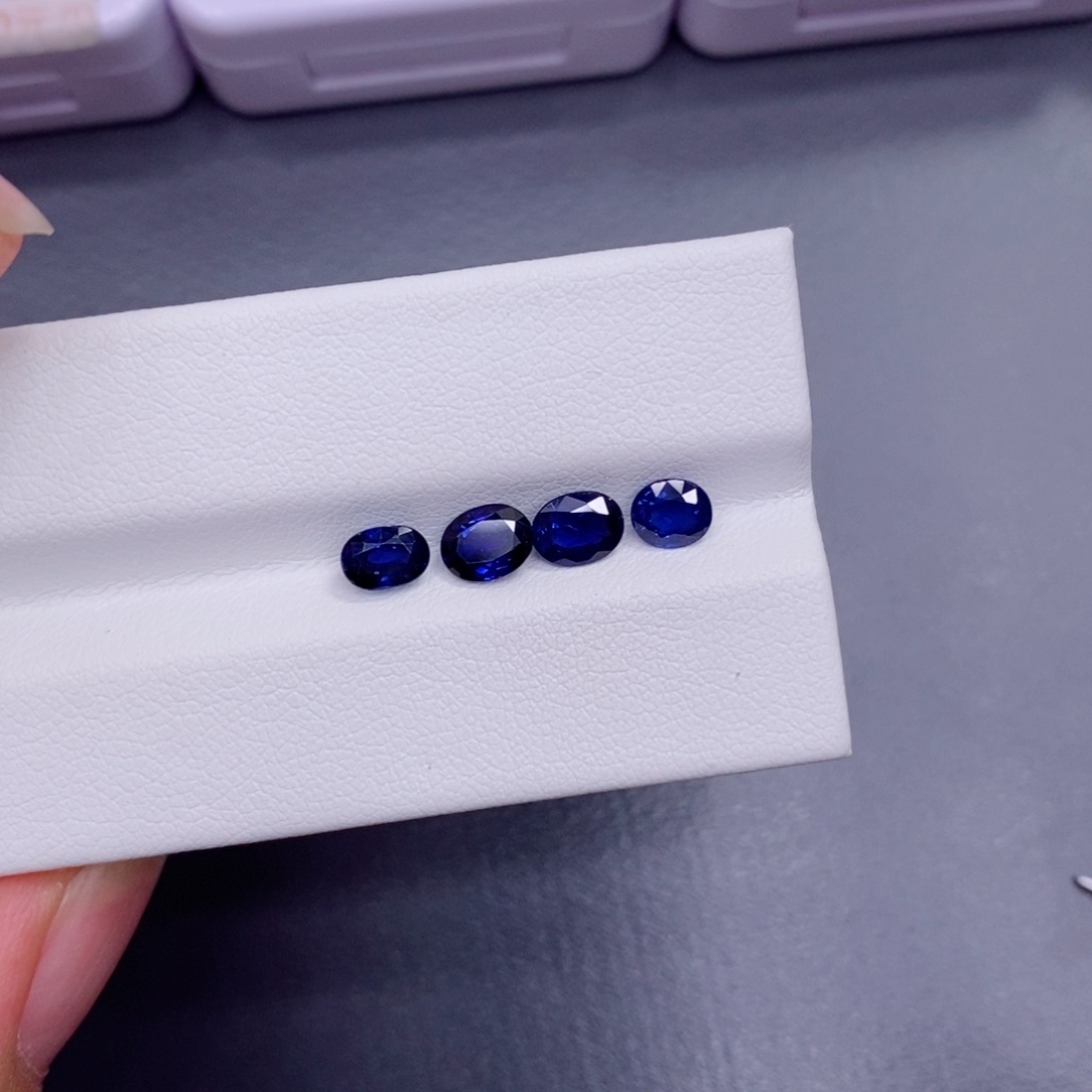 裸石蓝宝石400一粒，仅供展示， 挑好上定向