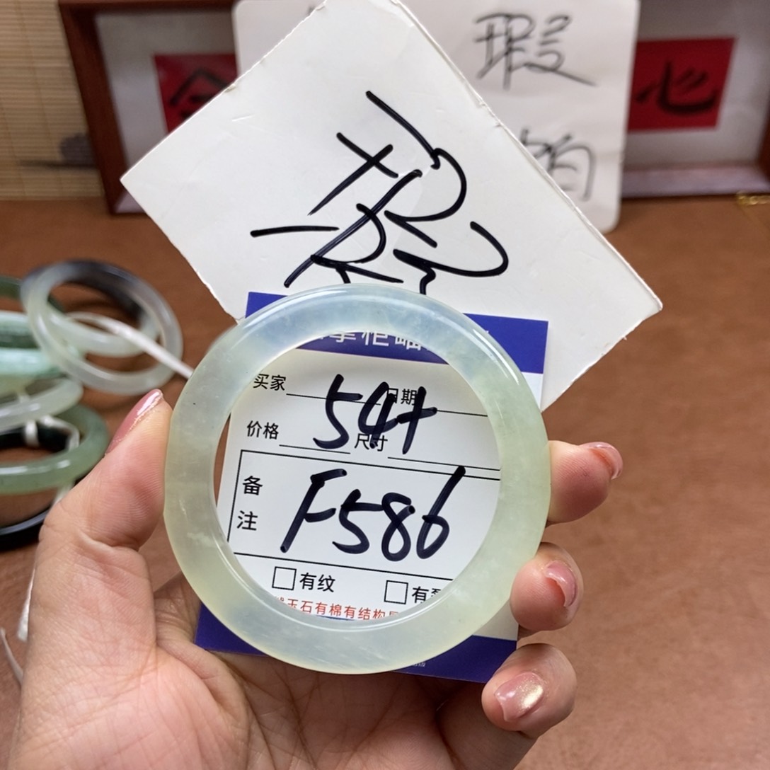 岫玉手镯手镯未镶嵌