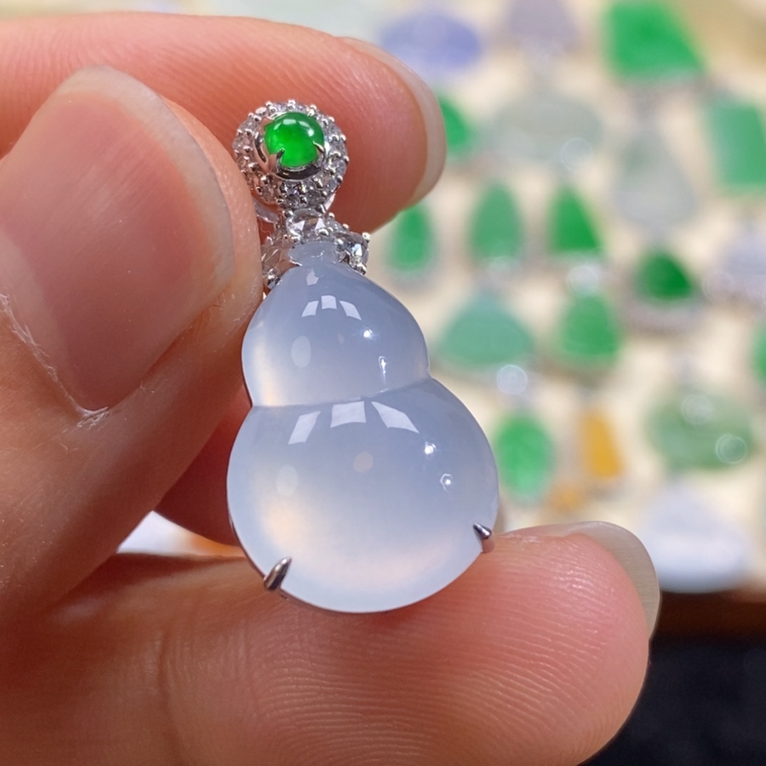 翡翠18K金镶嵌颈饰