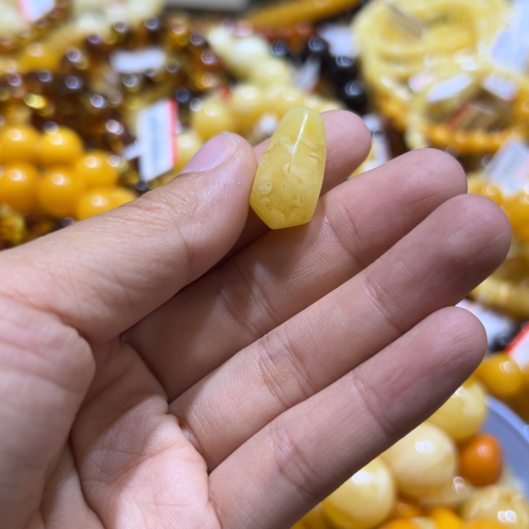 琥珀珠宝奇石未镶嵌