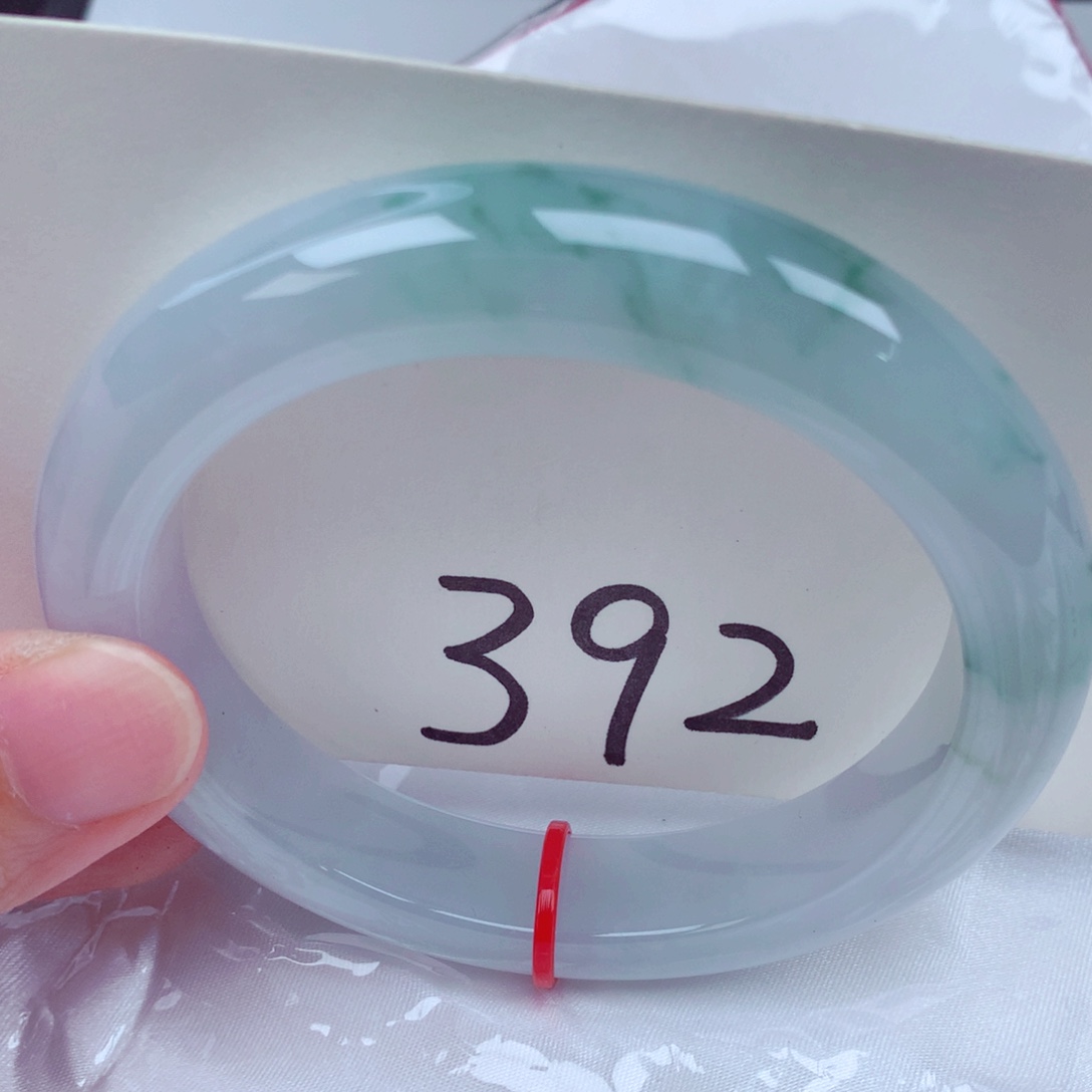 翡翠手镯未镶嵌翡翠