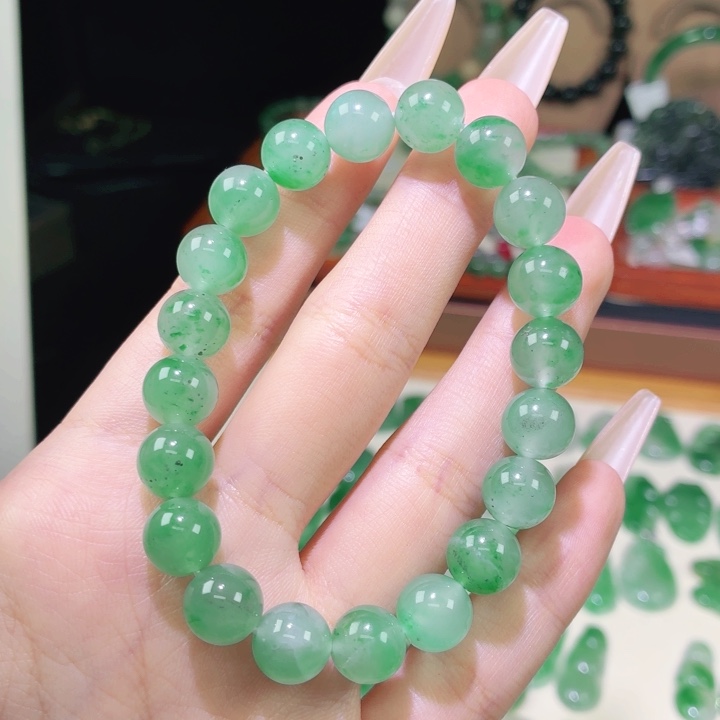 石英质玉（非洲翠）未镶嵌颈饰