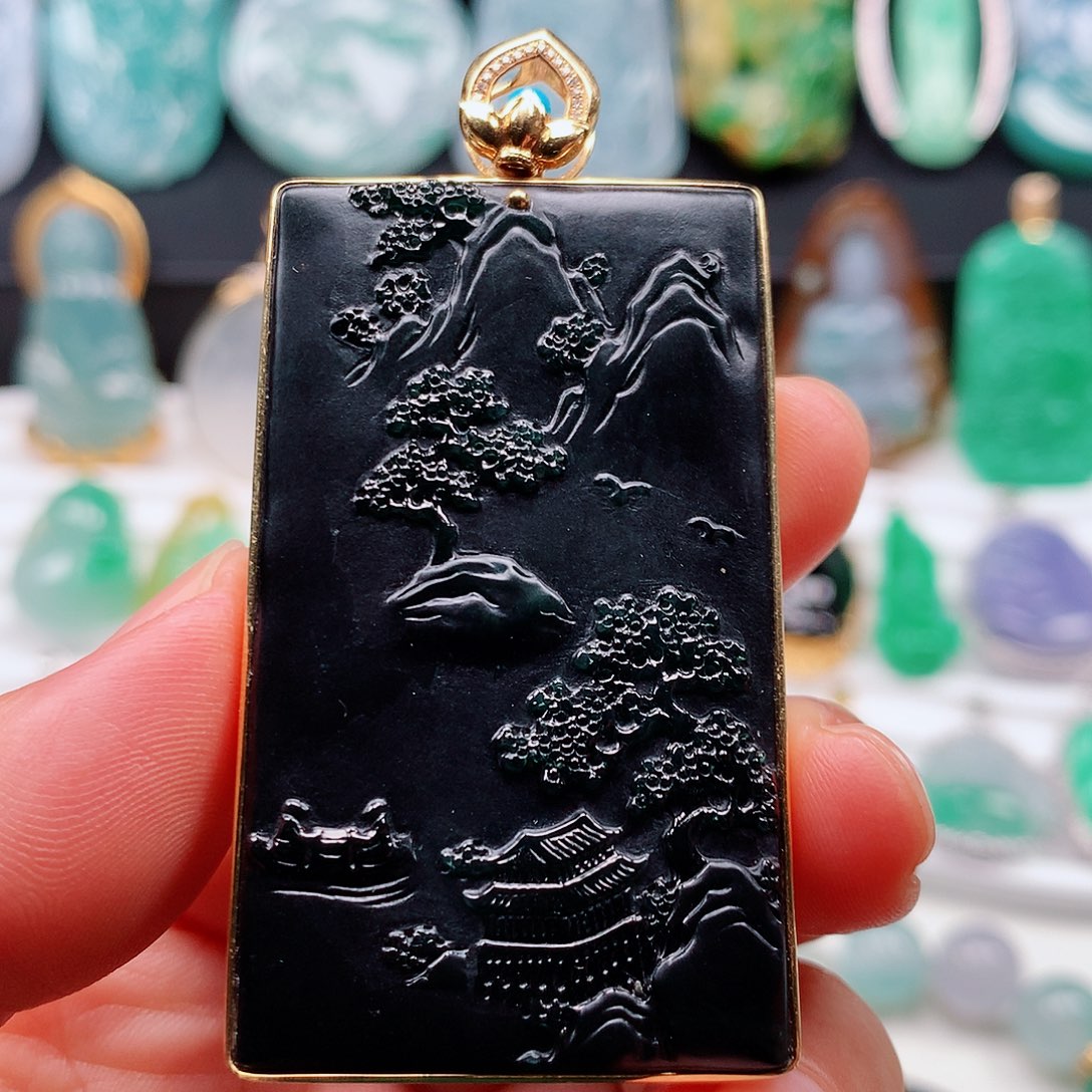 翡翠颈饰未镶嵌山水