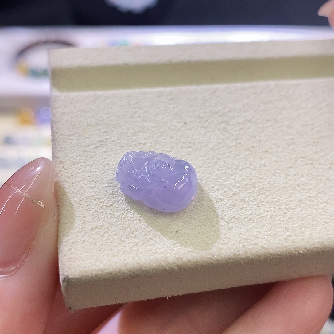 翡翠未镶嵌摆件紫色貔貅